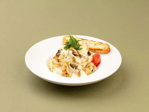 Tagliatelle Pollo Alfredo
